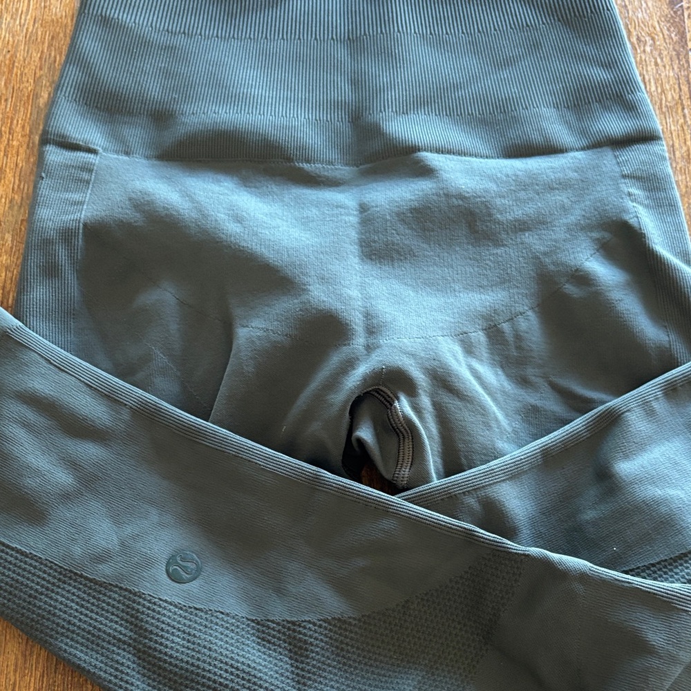 Lululemon xs 0/2 army green women’s pants leggings